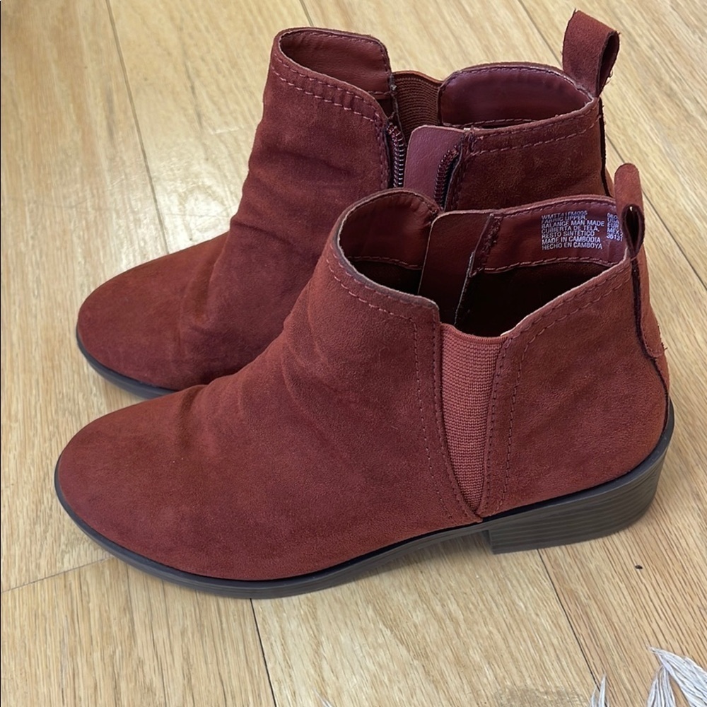 Time and Tru reddish brown Ankle Boots with Elastic Panels